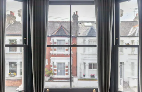 Sash-Window-Bay-With-Vertical-Bar-1024x683