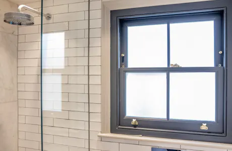 Sash-Window-in-bathroom-with-Frosted-Glass-1024x683